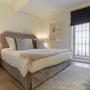Elegance King Room
